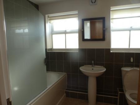 2 bedroom Flat to let in Holywell Drive, Warrington, WA1