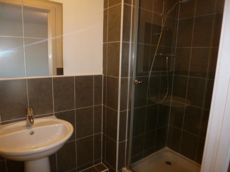 2 bedroom Flat to let in Holywell Drive, Warrington, WA1