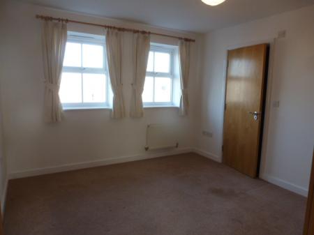 2 bedroom Flat to let in Holywell Drive, Warrington, WA1