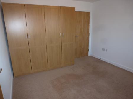 2 bedroom Flat to let in Holywell Drive, Warrington, WA1
