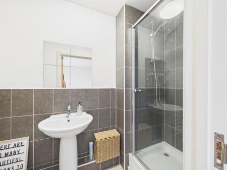 2 bedroom Flat to let in Holywell Drive, Warrington, WA1