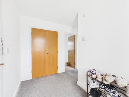 2 bedroom Flat to let in Holywell Drive, Warrington, WA1