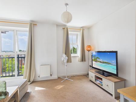 2 bedroom Flat to let in Holywell Drive, Warrington, WA1