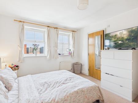 2 bedroom Flat to let in Holywell Drive, Warrington, WA1
