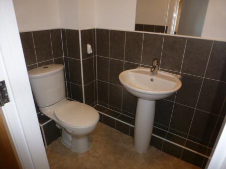 2 bedroom Flat to let in Holywell Drive, Warrington, WA1