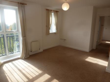 2 bedroom Flat to let in Holywell Drive, Warrington, WA1