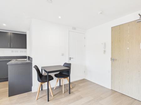 1 bedroom Flat to let in George Street, WF1