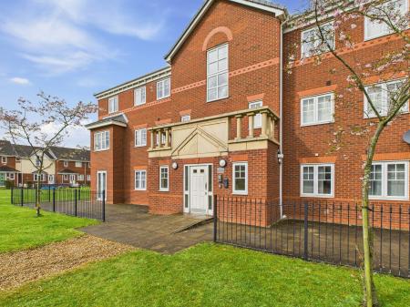 2 bedroom Flat to let in Regency Square, Great Sankey, Warrington, WA5