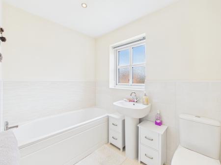 3 bedroom Detached house to let in Powder MIll Road, Latchford, Warrington, WA4