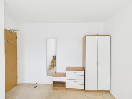4 bedroom Terraced House to let in Meadow Road, Salford, Manchester, M7
