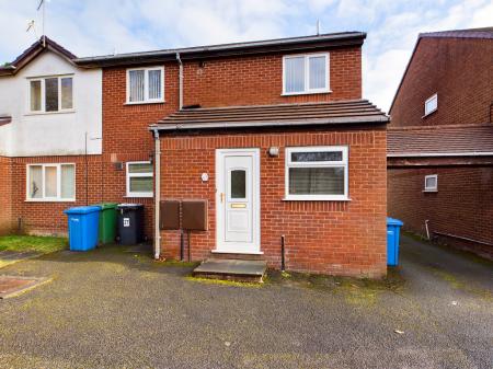 2 bedroom Flat to let in Ashdown Lane, Birchwood, Warrington, WA3