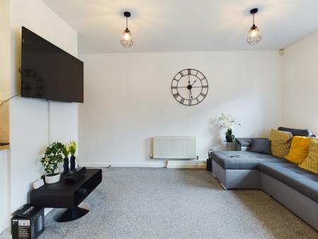 1 bedroom Flat to let in Holywell Drive, Warrington, WA1