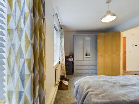 1 bedroom Flat to let in Holywell Drive, Warrington, WA1