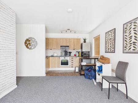 2 bedroom Flat to let in Dutton Court, Warrington, WA1