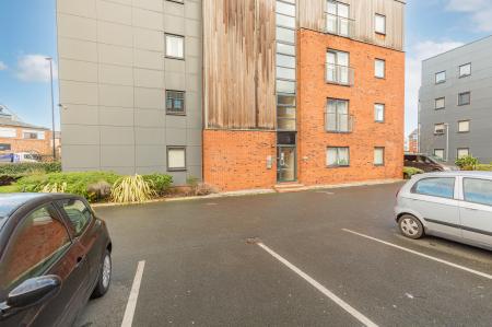 2 bedroom Flat to let in Dutton Court, Warrington, WA1