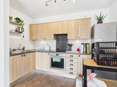 2 bedroom Flat to let in Dutton Court, Warrington, WA1