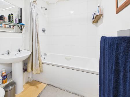 2 bedroom Flat to let in McKinley Street, Great Sankey, Warrington, WA5