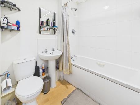 2 bedroom Flat to let in McKinley Street, Great Sankey, Warrington, WA5