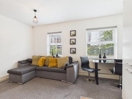 1 bedroom Flat to let in Holywell Drive, Warrington, WA1