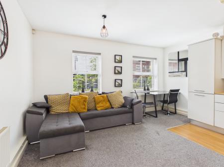 1 bedroom Flat to let in Holywell Drive, Warrington, WA1