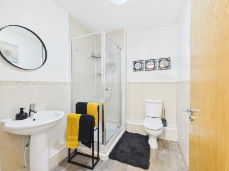 1 bedroom Flat to let in Holywell Drive, Warrington, WA1