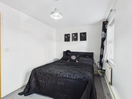 1 bedroom Flat to let in Holywell Drive, Warrington, WA1