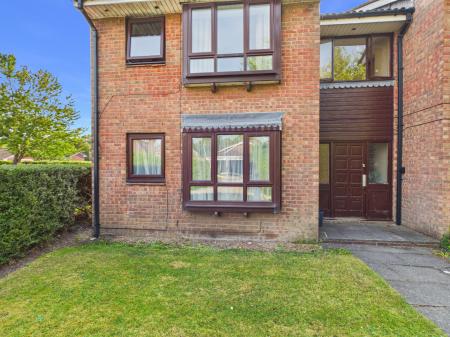 1 bedroom Studio flat to let in Lydstep Court, Callands, Warrington, WA5