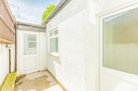 2 bedroom Detached house to let in Leonard Street, Warrington, WA2