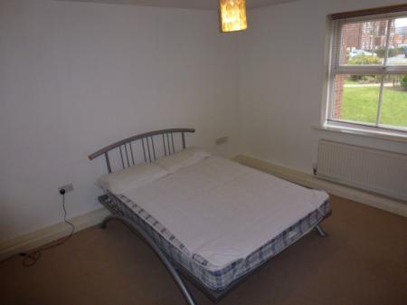 2 bedroom Flat to let in Holywell Drive, Warrington, WA1