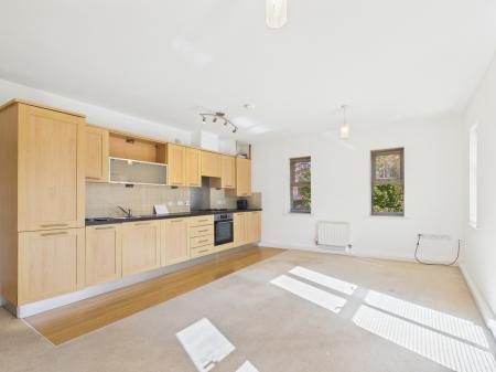 2 bedroom Flat to let in Holywell Drive, Warrington, WA1