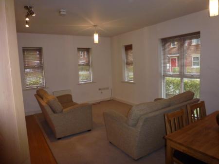 2 bedroom Flat to let in Holywell Drive, Warrington, WA1