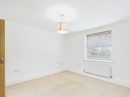 2 bedroom Flat to let in Holywell Drive, Warrington, WA1