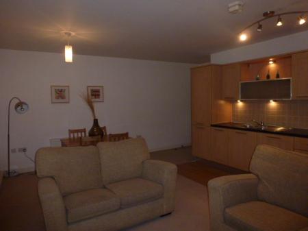 2 bedroom Flat to let in Holywell Drive, Warrington, WA1