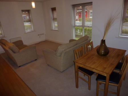 2 bedroom Flat to let in Holywell Drive, Warrington, WA1
