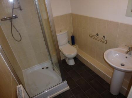 2 bedroom Flat to let in Holywell Drive, Warrington, WA1