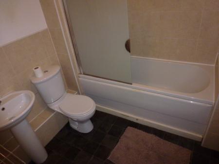 2 bedroom Flat to let in Holywell Drive, Warrington, WA1
