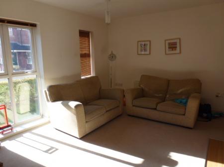 2 bedroom Flat to let in Holywell Drive, Warrington, WA1