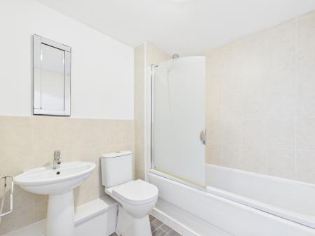 2 bedroom Flat to let in Holywell Drive, Warrington, WA1