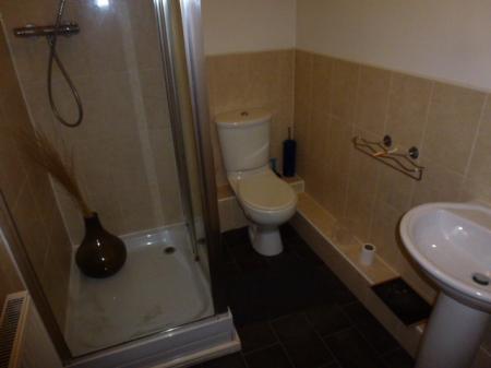 2 bedroom Flat to let in Holywell Drive, Warrington, WA1