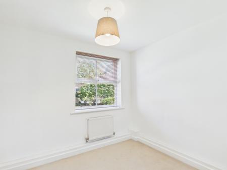 2 bedroom Flat to let in Holywell Drive, Warrington, WA1