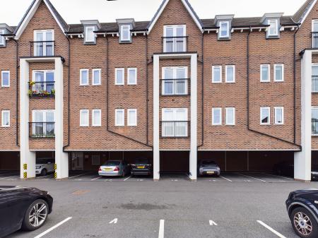 2 bedroom Flat for sale in Rose Creek Gardens, Great Sankey, Warrington, WA5