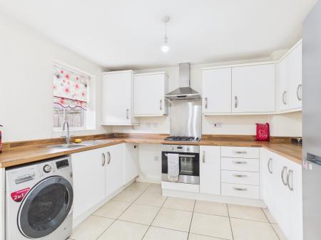 3 bedroom Semi-detached house to let in Jamestown Avenue Warrington, Great Sankey, Warrington, WA5