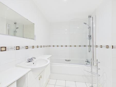 2 bedroom Flat to let in Bovey Court, Warrington, WA1