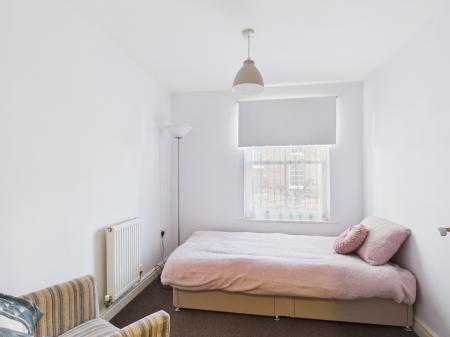 2 bedroom Flat to let in Bovey Court, Warrington, WA1