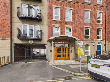 1 bedroom Flat for sale in Knightsbridge Court Palmyra Square North, Warrington, WA1