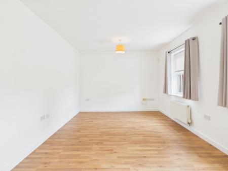 2 bedroom Flat to let in Holywell Drive, Warrington, WA1