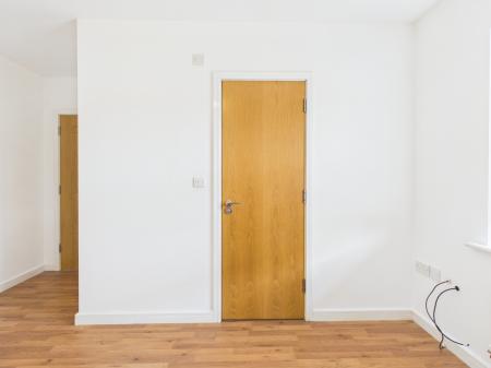 2 bedroom Flat to let in Holywell Drive, Warrington, WA1