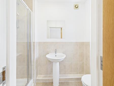 2 bedroom Flat to let in Holywell Drive, Warrington, WA1