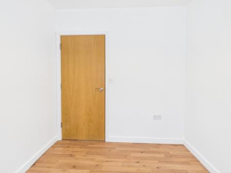 2 bedroom Flat to let in Holywell Drive, Warrington, WA1