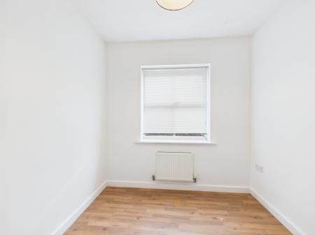 2 bedroom Flat to let in Holywell Drive, Warrington, WA1